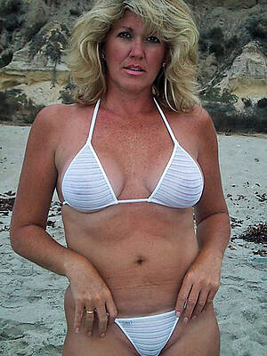 beautiful mature bikini pics