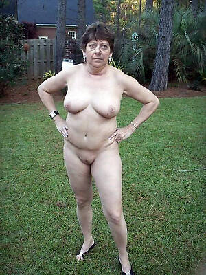 hot sexy outdoor mature photo