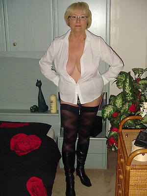 mature naked wife pics