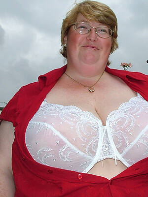 naughty fat bra mature hot pics