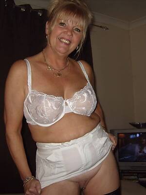 simmering busty mature lingerie porn pics