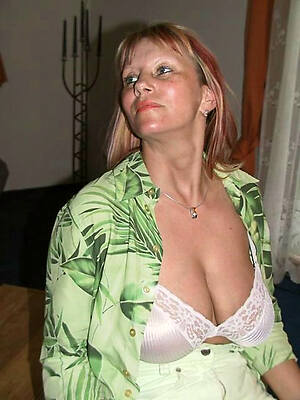 inclement well-endowed full-grown bra sex pics