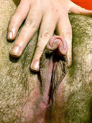 mature beamy clit erotic pics