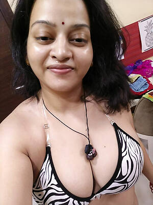 mature indian milf love posing nude