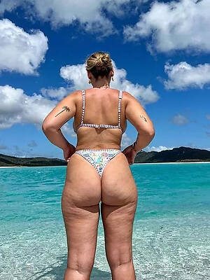 mature woman unveil big ass