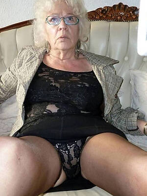 nude 70 year superannuated granny love posing nude