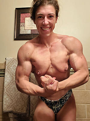 mature woman unveils her cunt muscle