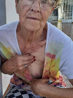 Bohemian porn pics of Swiss mature 70