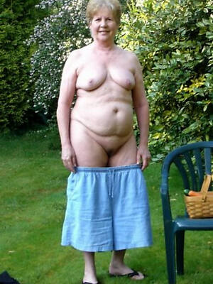 rub-down the sexy goddess UK mature milf natural tits