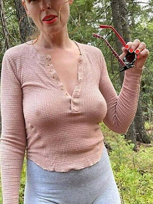 hot grown up column cameltoe teasing us