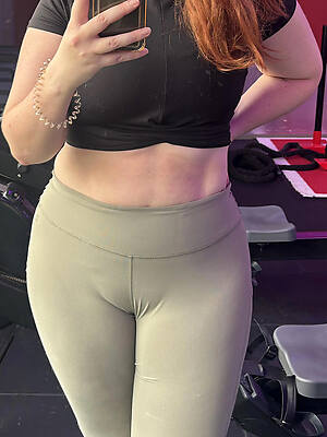 pulchritudinous big cameltoe mature