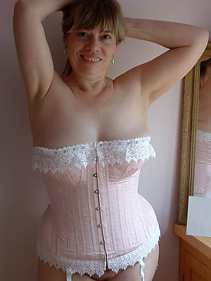 mature lingerie babes posing nude