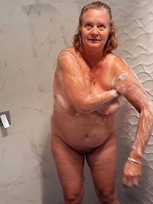 naked pics be expeditious for fresh mature women in the shower