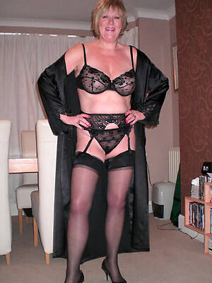free hd mature in stockings and heels pic